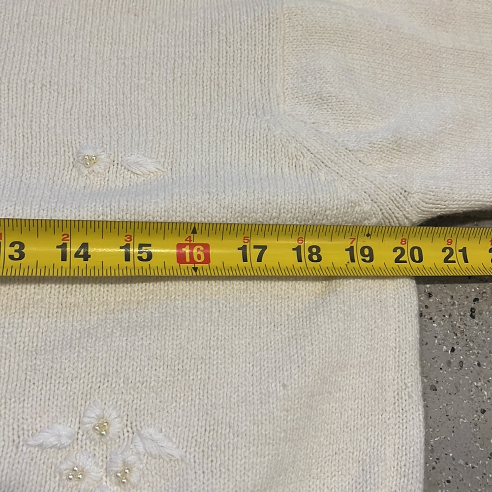 VINTAGE LIZ CLAIBORNE FLORAL EMBROIDERED BEADED KNIT SWEATER IVORY WHITE SIZE 8P - Picture 12 of 15